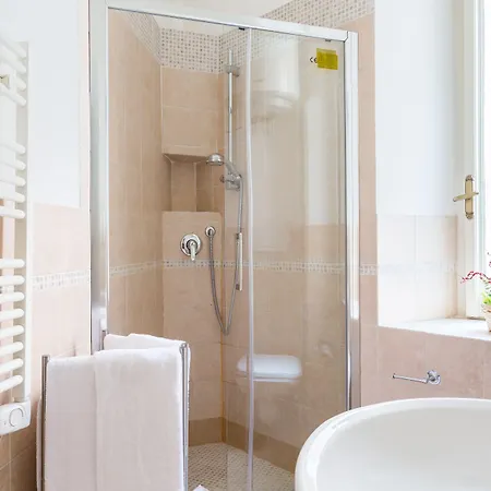 Calamatta Gasthuis 4*